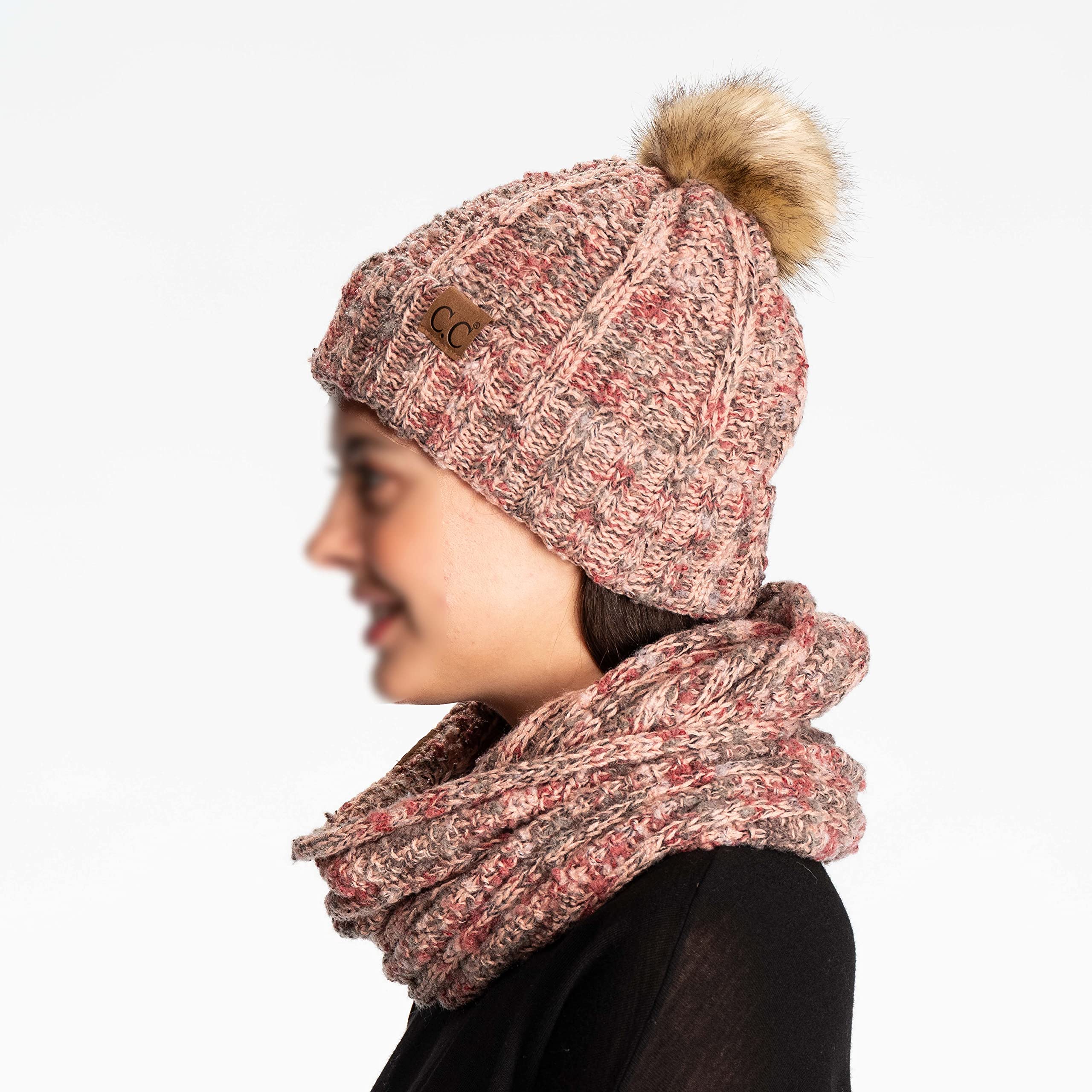 Thick and thick-walled knitted artificial fur pompom with wool lining, skull cap, cuffless brimmed hat