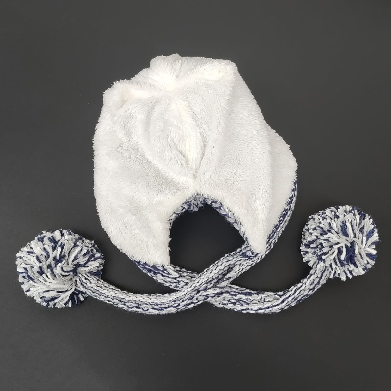 Women's winter Peruvian ear-covering beanie with Sherpa lining, wool knit, 3 pom-poms for skiing and snowboarding