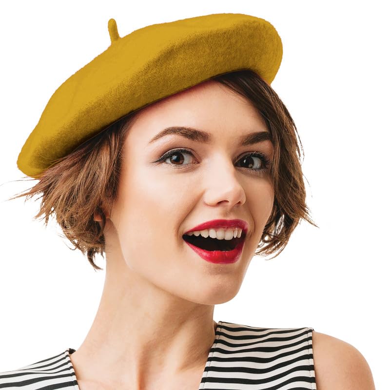 Women's kangaroo beanie, classic French fashion accessory